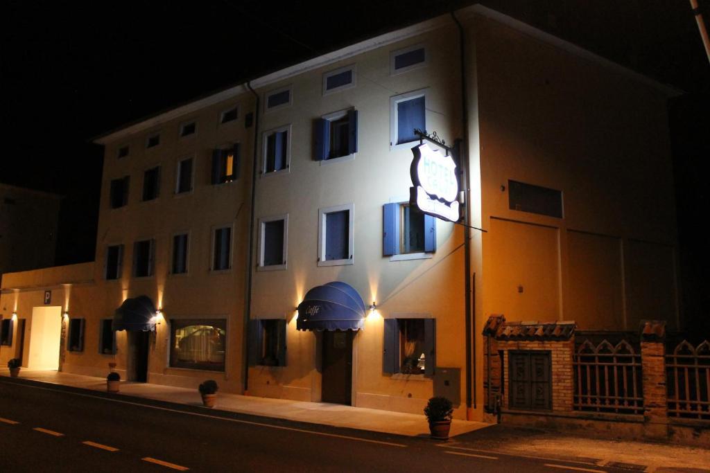 Hotel Calvi-Ristorante Mainor Vittorio Veneto Eksteriør bilde